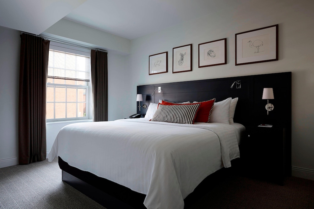 Deluxe Room, 1 King Bed - Photo 4