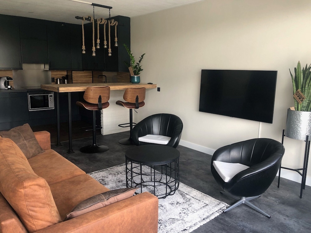 Apartment photo 2