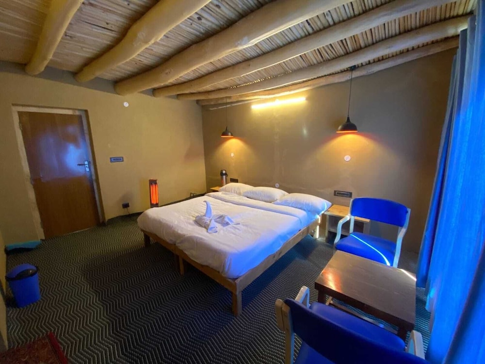 Deluxe Room - Photo 9