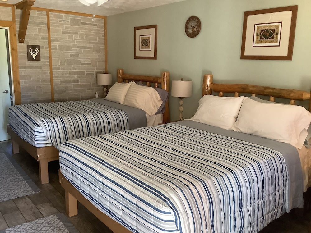 Basic Room, 2 Queen Beds (Unit 1)