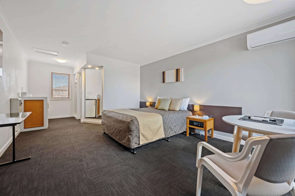 Standard Room, 1 Queen Bed - Photo 4