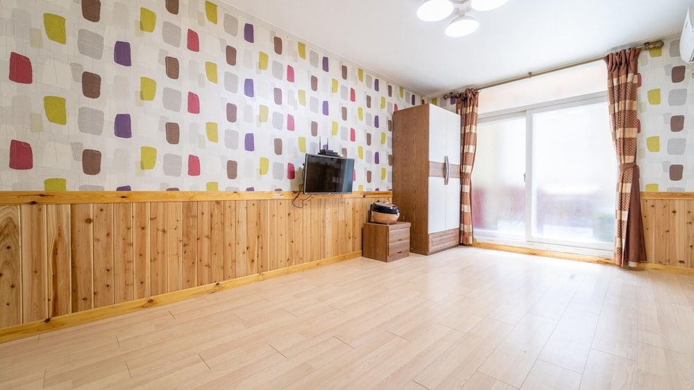 Basic Room, 1 Bedroom (solhyanggi)