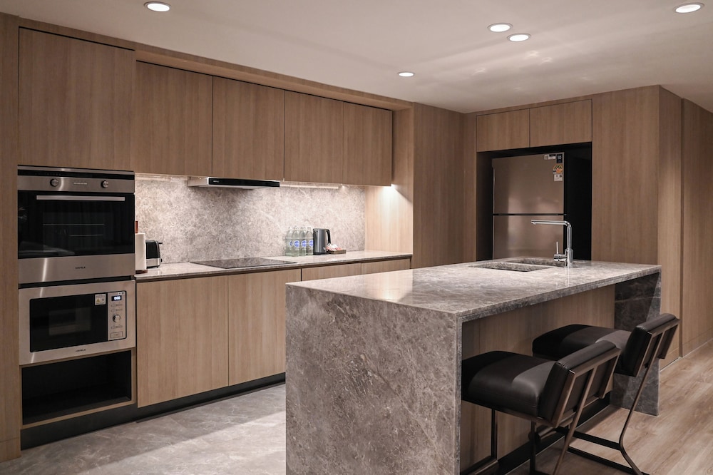 Premier Suite, 3 Bedrooms, City View photo 2
