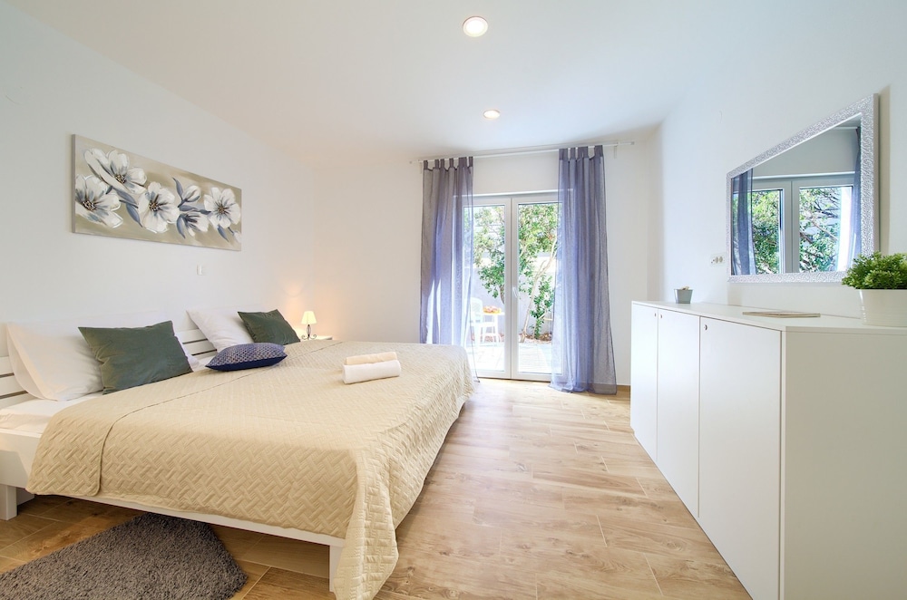 Villa photo 1