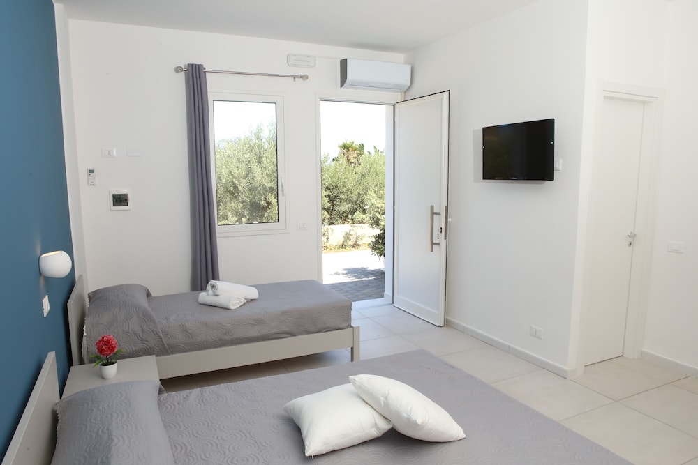 Deluxe Triple Room, Garden View - Photo 1