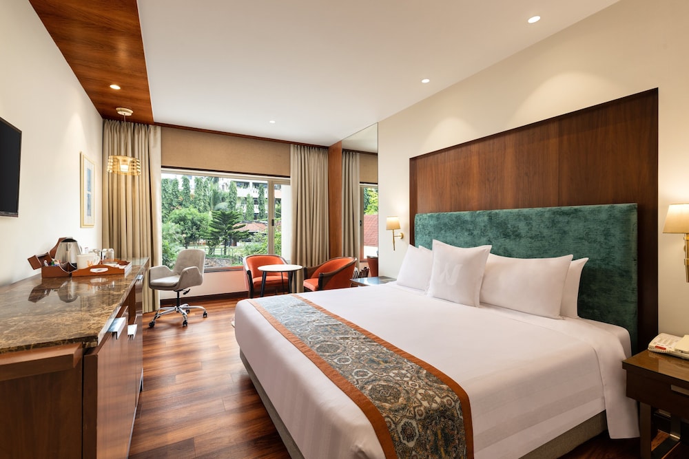 Deluxe Room, 1 King Bed (Deluxe Room Double) photo 2