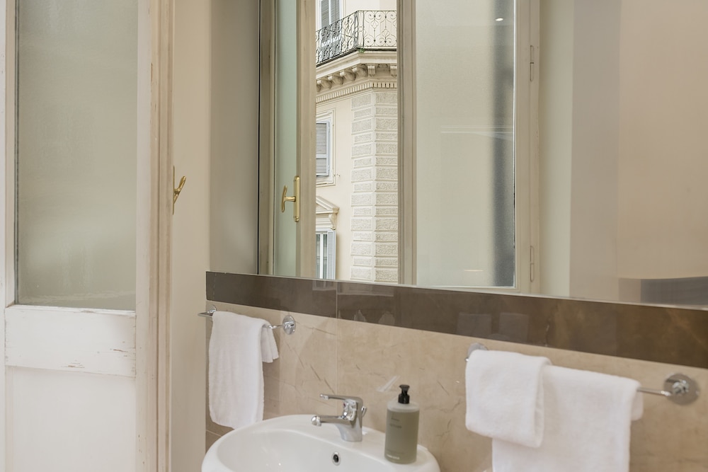 Junior Double or Twin Room, Multiple Beds, Non Smoking, Balcony photo 3
