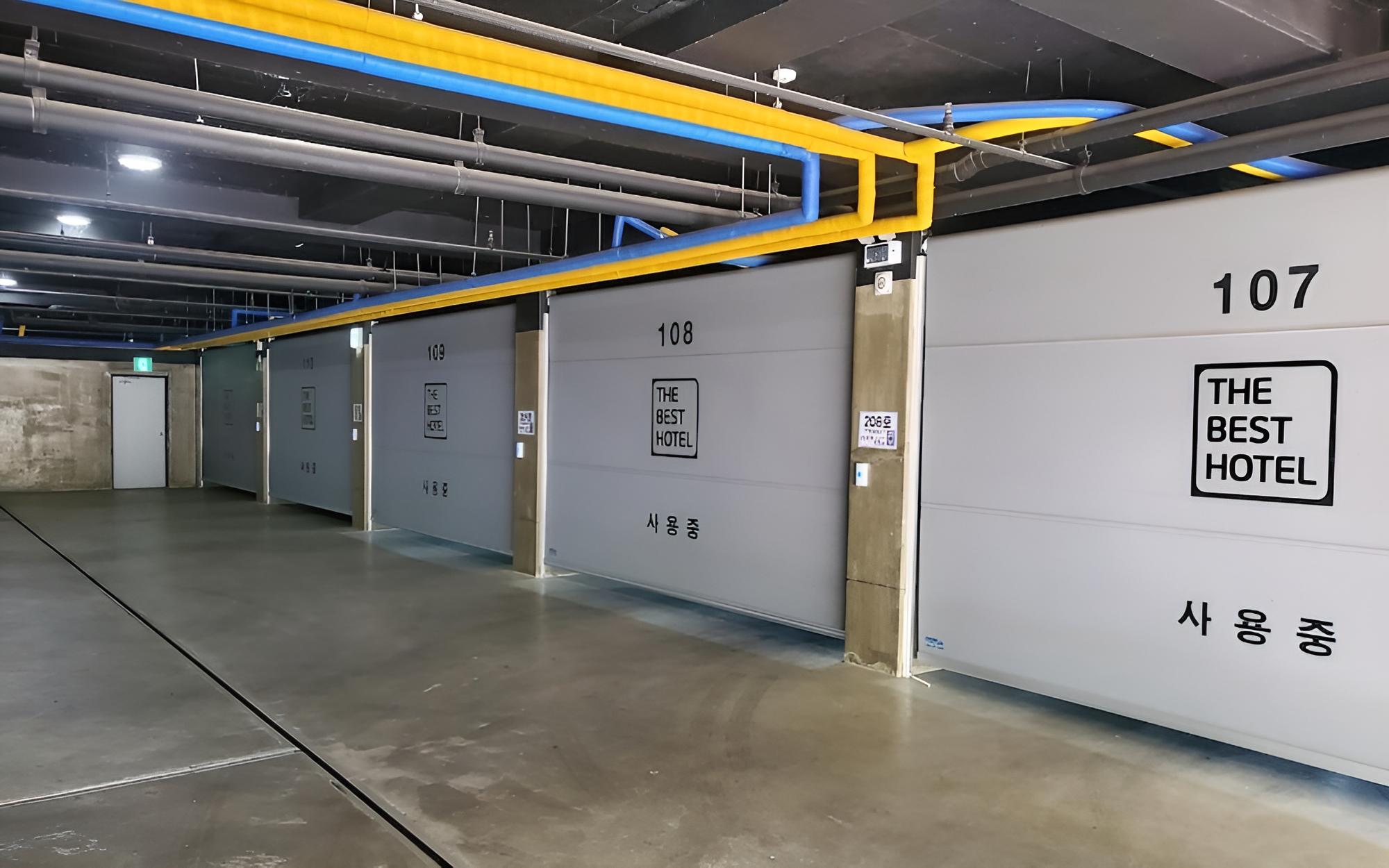 Room (Drive-in - 1 parking space per room () - Photo 13