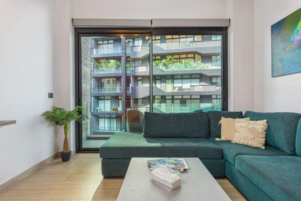 Amine 202, 1-BR in Mar Mikhael