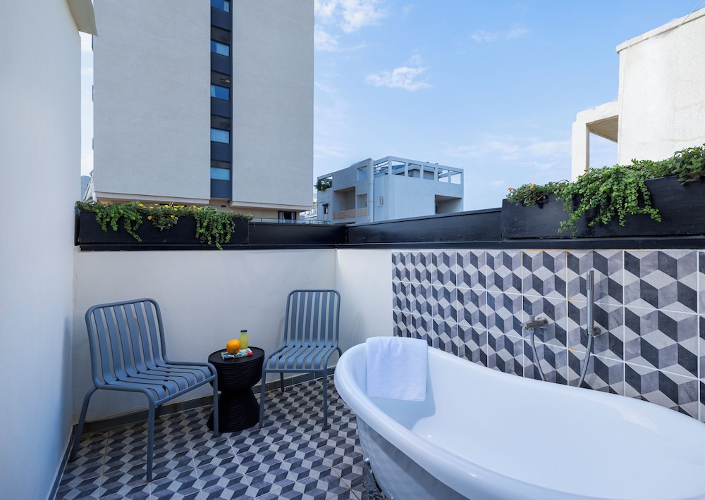 Deluxe Double Room, Balcony photo 2