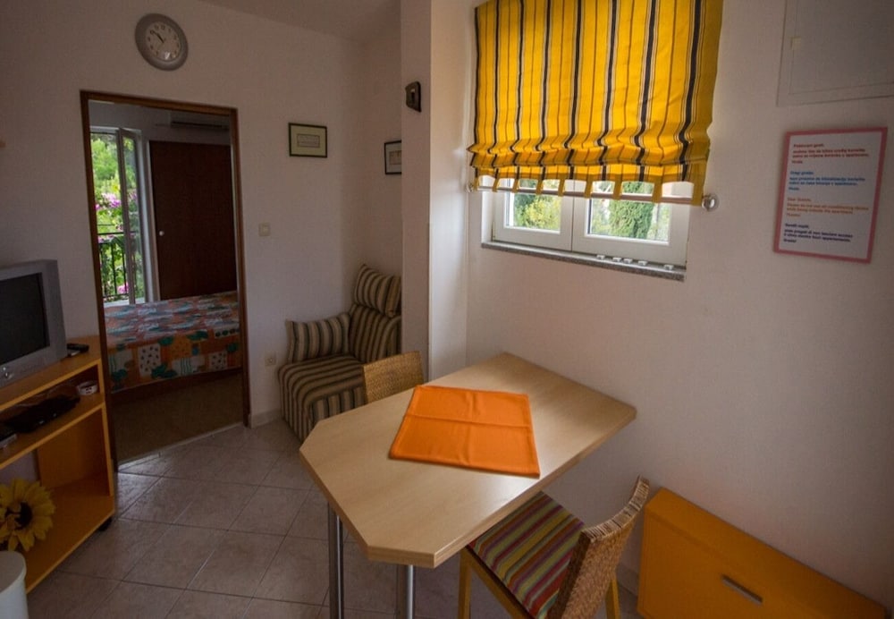 Apartment (Daju - 3 colours - A3 narančasti(2)) photo 1