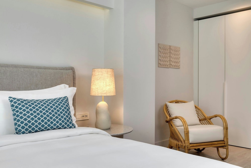 Deluxe Room, 1 King Bed, Balcony, Resort View