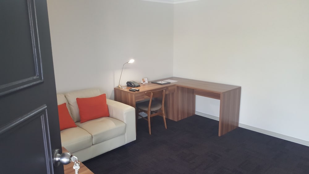 Executive Suite, 1 King Bed, Non Smoking - Photo 3