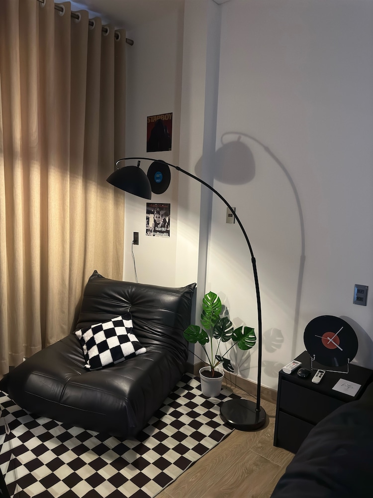 Standard Studio, 1 King Bed, Housekeeping, City View photo 2