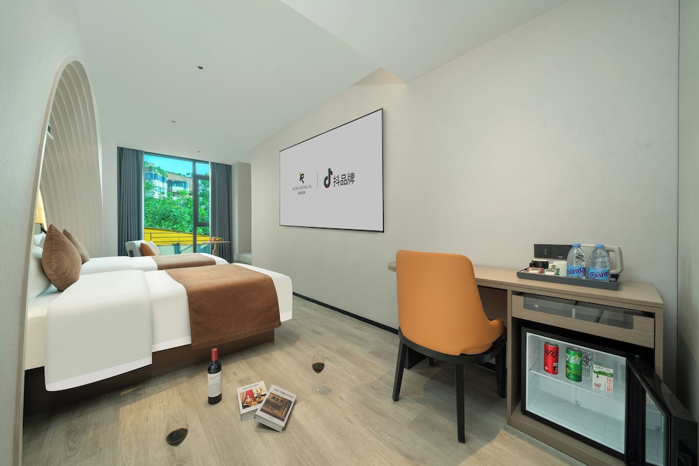 Luxury Twin Room, Non Smoking, Housekeeping