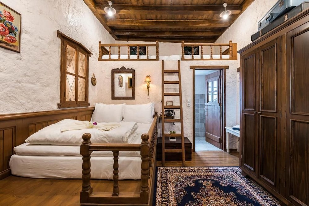 Suite (Kavvadias) photo 1