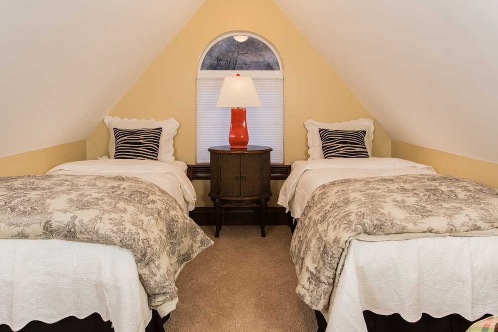 Summit (2 Twin Beds) photo 2