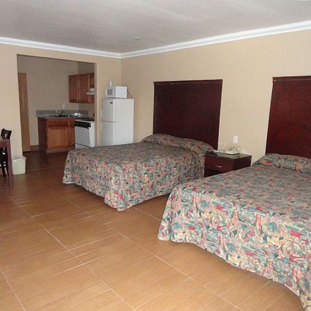 Room, 2 Double Beds, Non Smoking - Photo 7