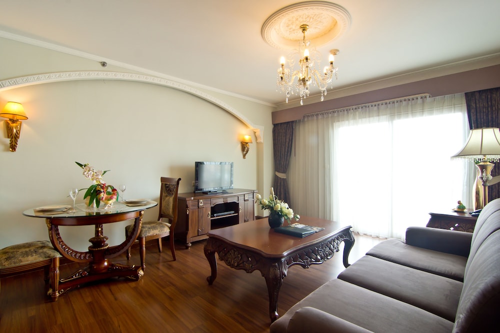 Suite, 1 Bedroom - Photo 6