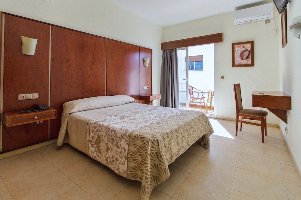 Standard Twin Room - Photo 2