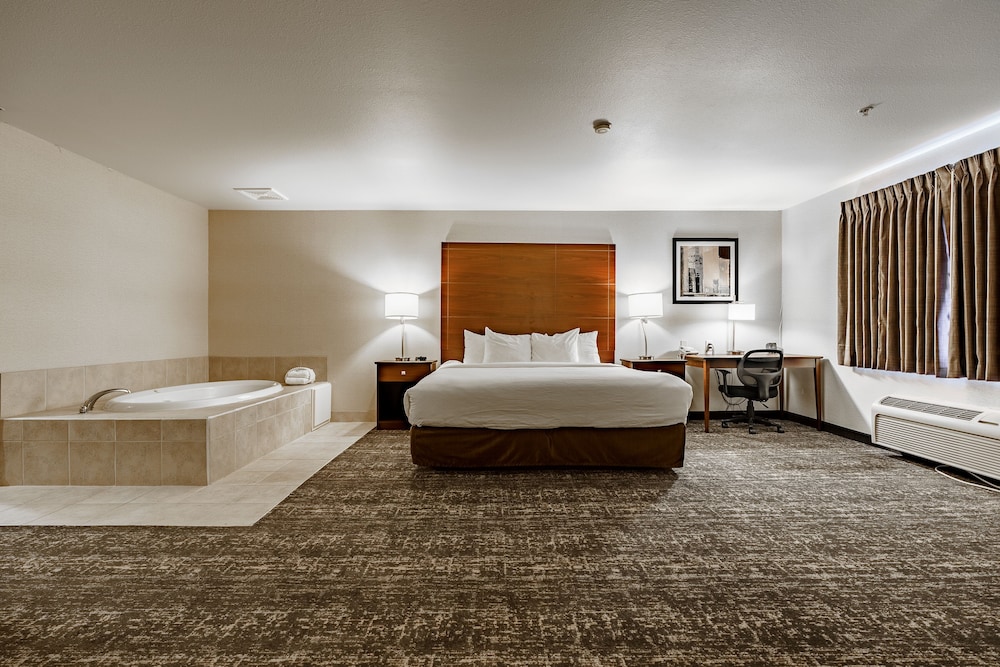 Suite, 1 King Bed, Non Smoking, Jetted Tub - Photo 3