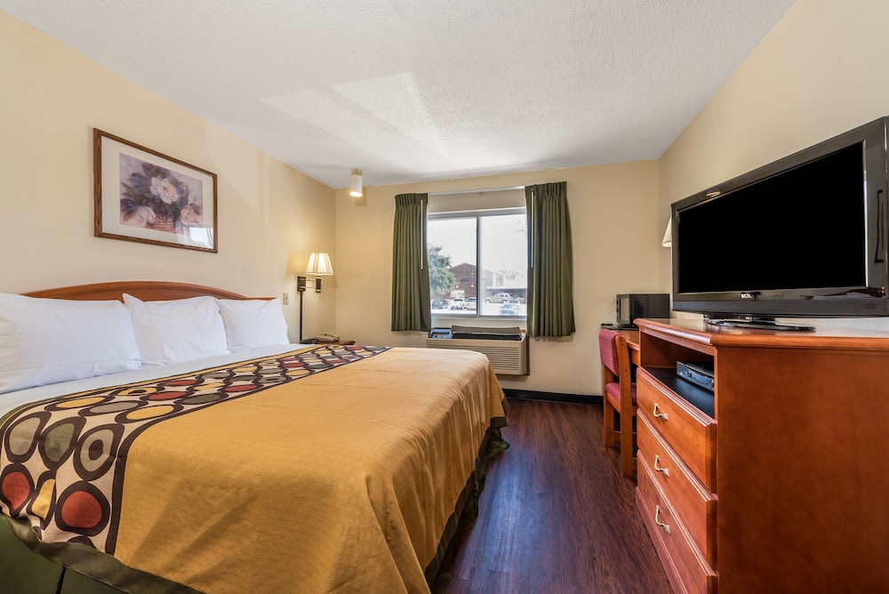 Standard Room, 1 King Bed, Smoking photo 2