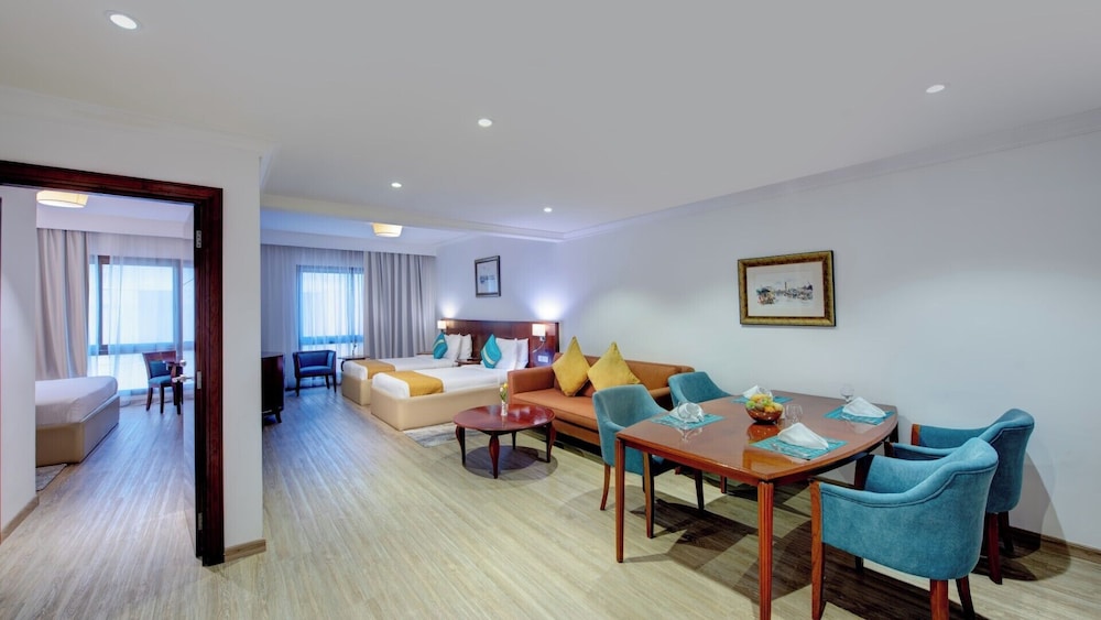 Executive Family Suite - Photo 1