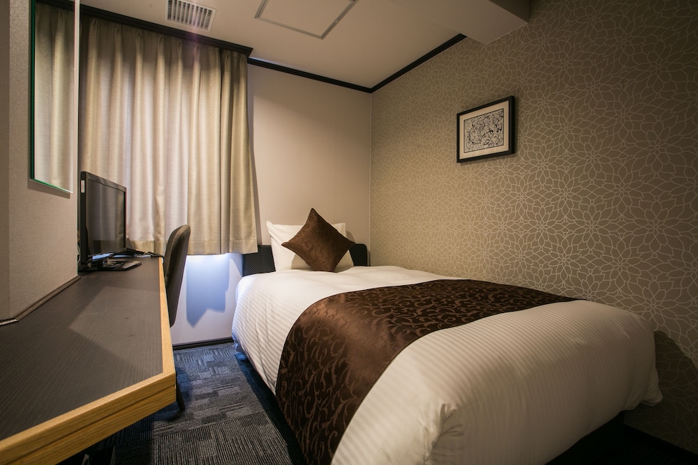 Economy Single Room (Property entrance is closed between 1AM and 5AM. No entry is permitted)