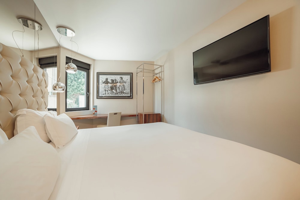 Available room