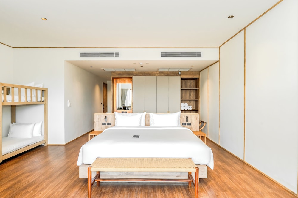 Family Room, Sea View - Photo 2
