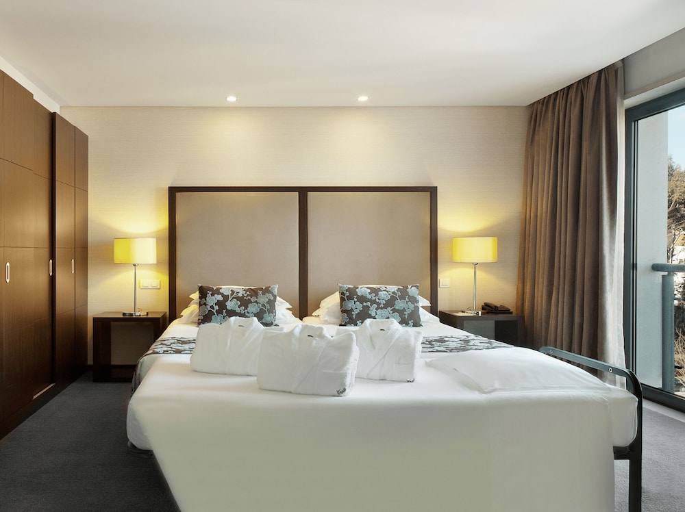 Design Room with Extra Bed