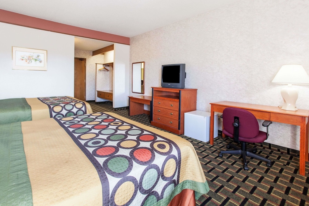 Standard Room, 2 Queen Beds - Photo 4
