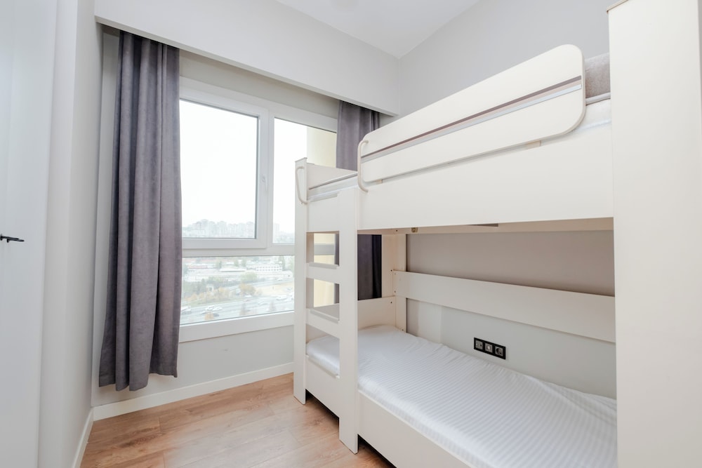 Basic Condo, Balcony, City View photo 1