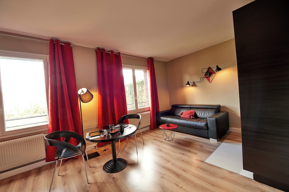 Suite - Photo 3