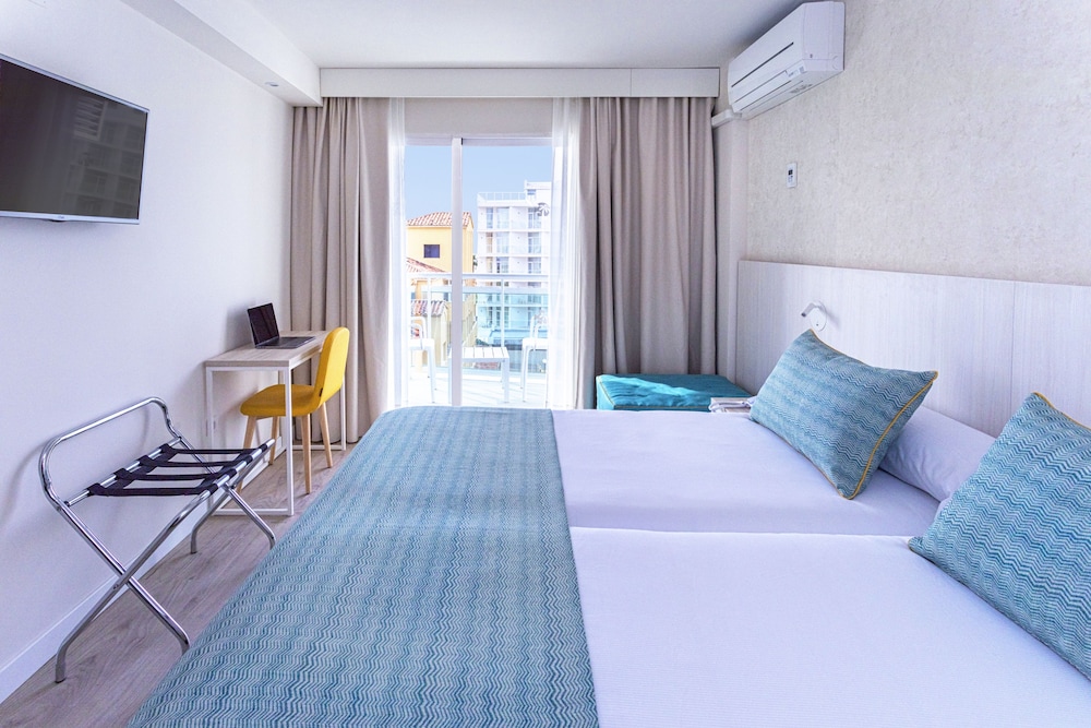 Double Room, Balcony, Partial Sea View photo 3