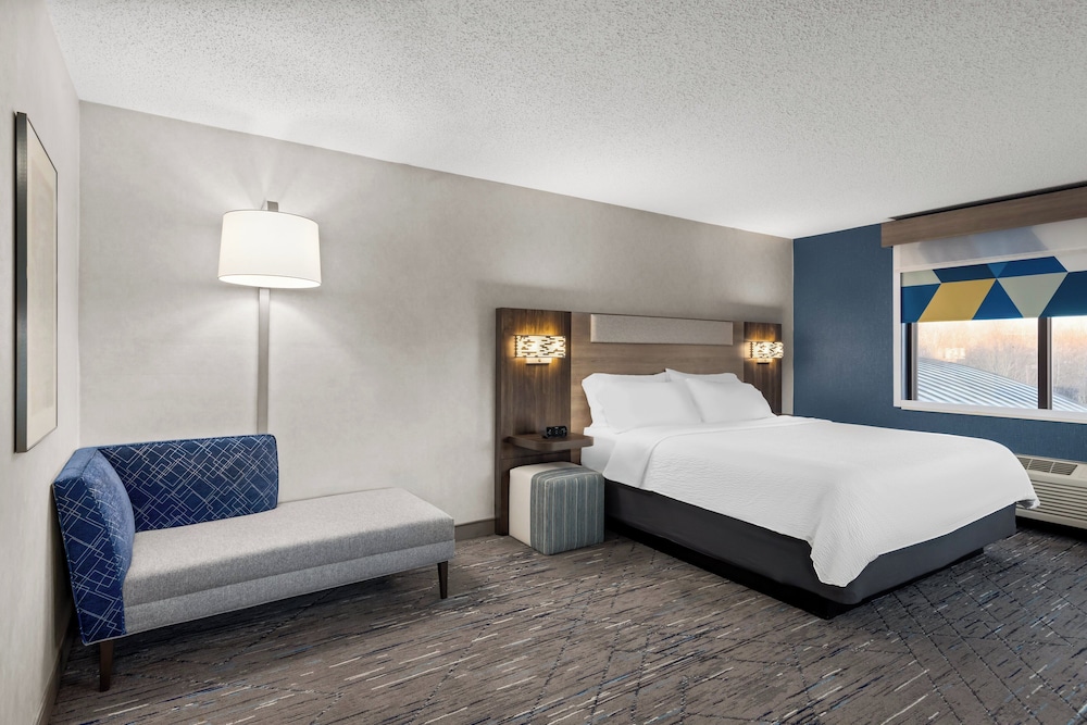 Suite, 1 King Bed (High Floor, Walk-In Shower) - Photo 2