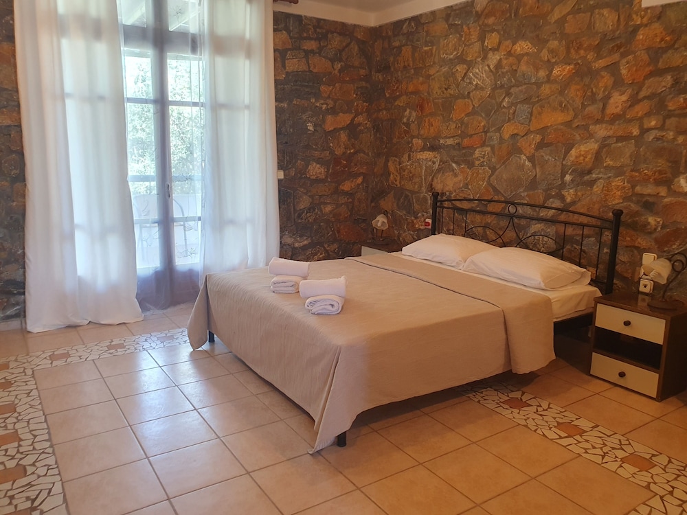 Comfort Double Room, Multiple Beds, Pool View photo 3
