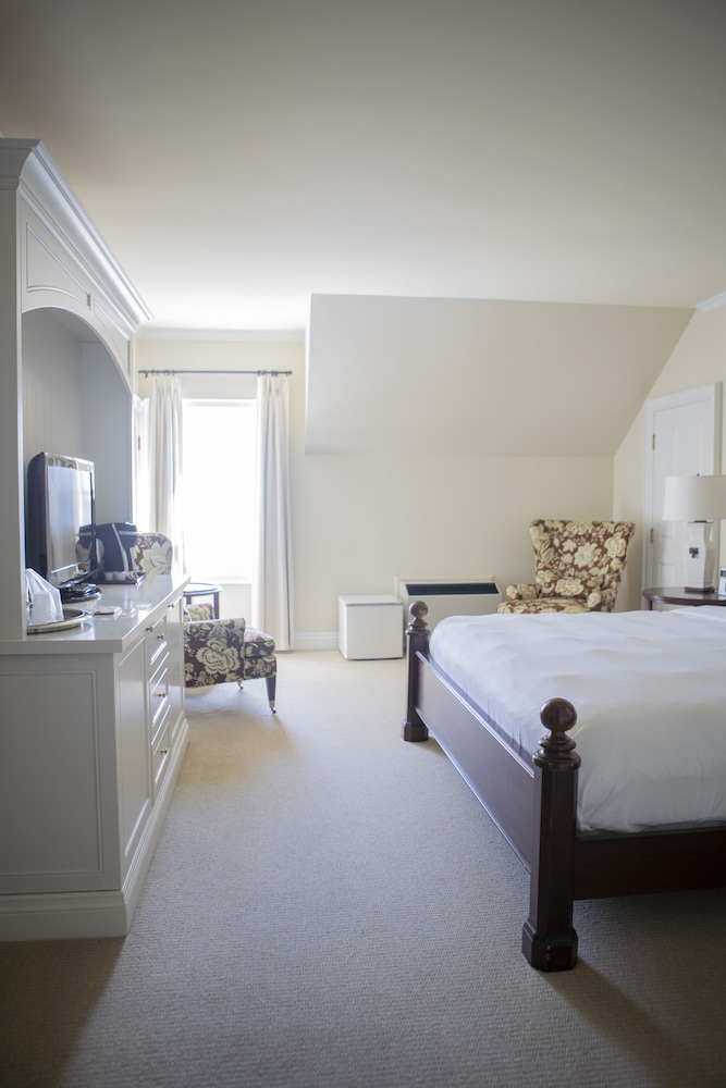 Standard Room, 1 King Bed, Garden View photo 1