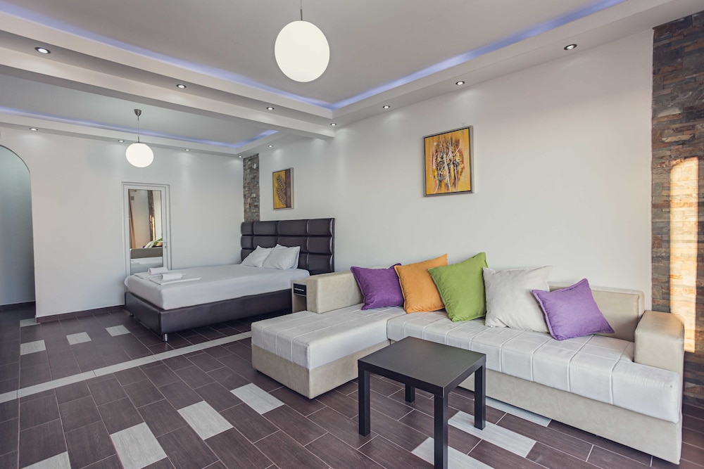 Studio, 1 Queen Bed with Sofa bed, Partial Sea View photo 1