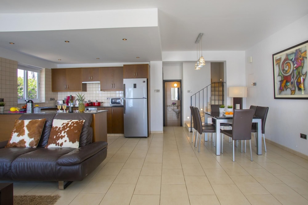Villa photo 1