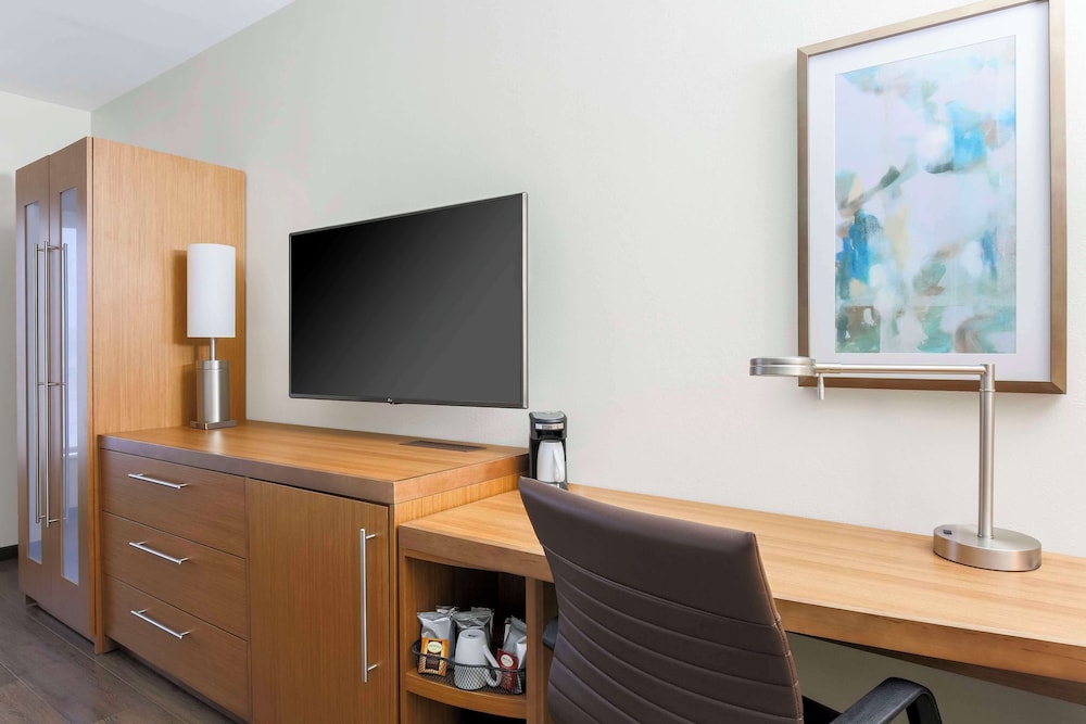 Room, Multiple Beds (High Floor) - Photo 2