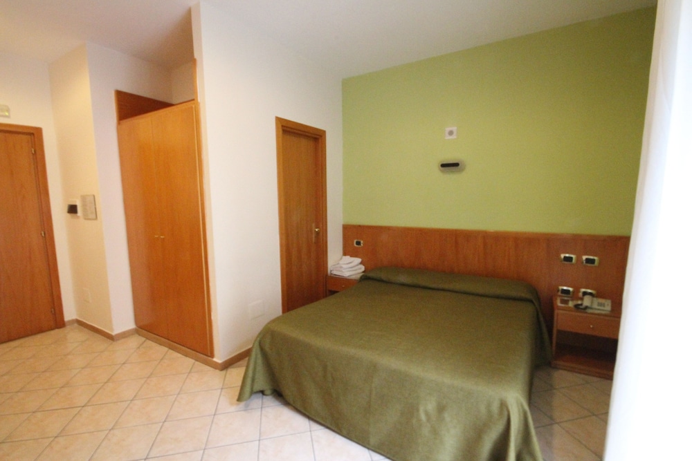 Standard Quadruple Room - Photo 5