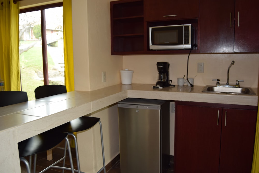 Honeymoon Suite, Mixed Dorm, Kitchenette photo 3