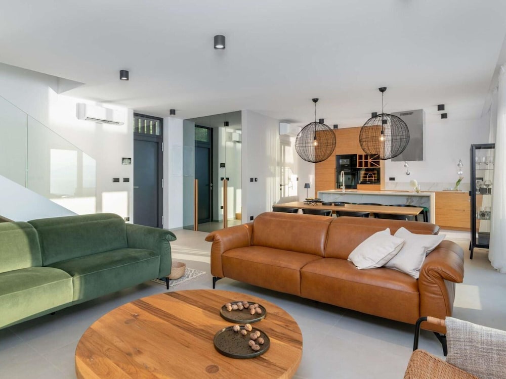 Villa photo 2