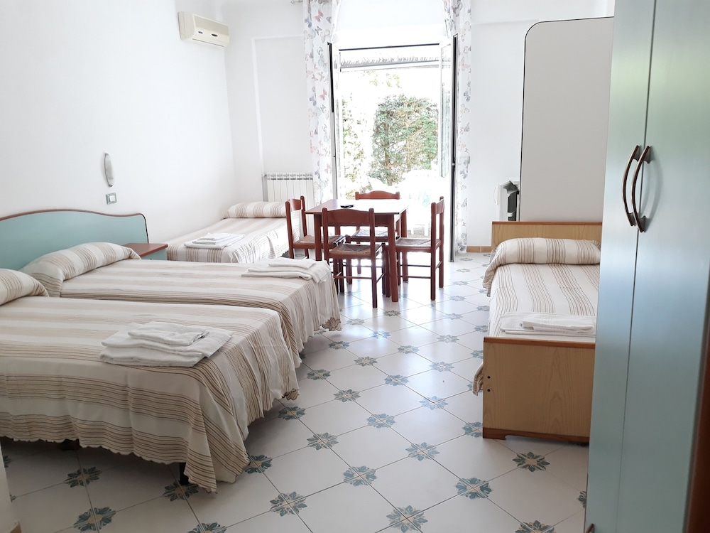 One Bedroom Studio Apartment For 4 People