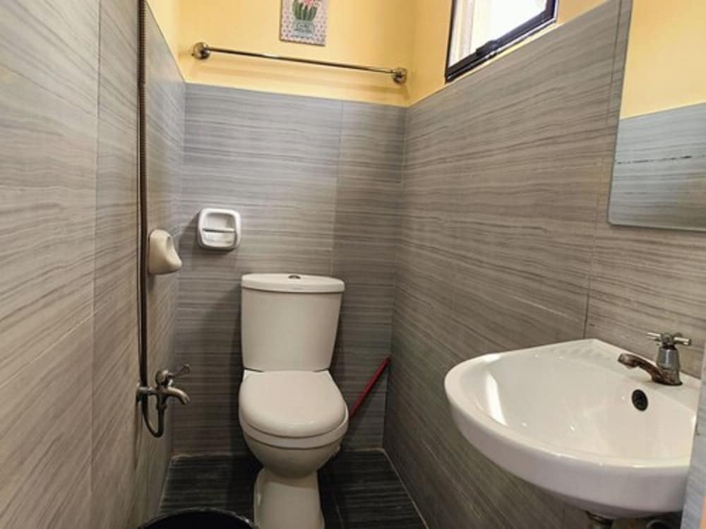 Standard Double Room - Photo 9