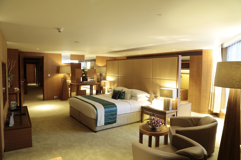 Neptune City View Suite with Bath Tub - King Bed