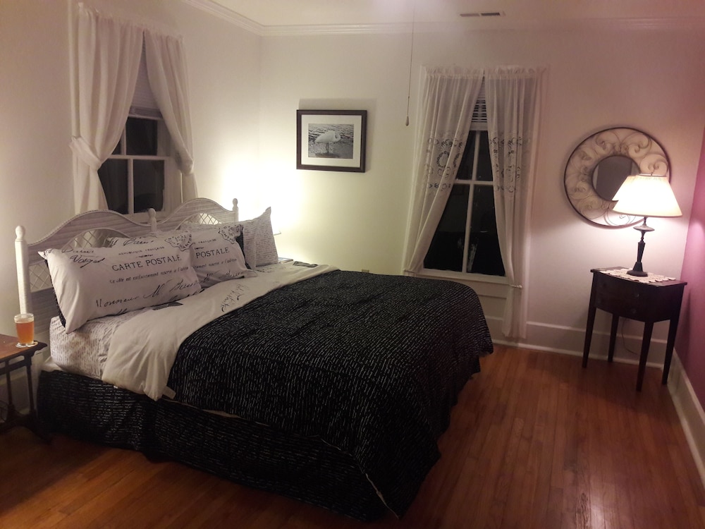 Purple Room photo 2