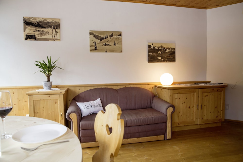 Apartment, 2 Bedrooms, Garden Area photo 3