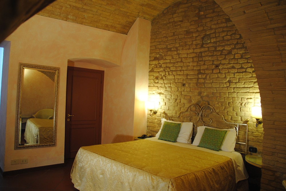 Double Room - Photo 2